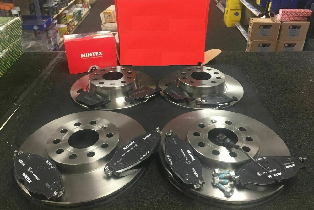 SKODA OCTAVIA MK2 MK3 SUPERB YETI FRONT REAR BRAKE DISCS AND MINTEX BRAKE PADS