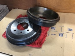Genuine Peugeot 504 505 Sedan saloon pair of rear Brake Drum 424717