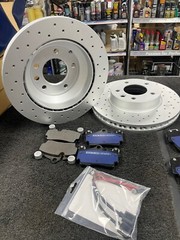 AUDI Q7 VW TOUAREG PORSCHE CAYENNE FRONT REAR DRILLED BRAKE DISCS PADS WIRES