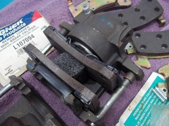 1978 Up GM Metric Rear Brake Calipers Single Piston Loaded Pair L & R (JD-34)