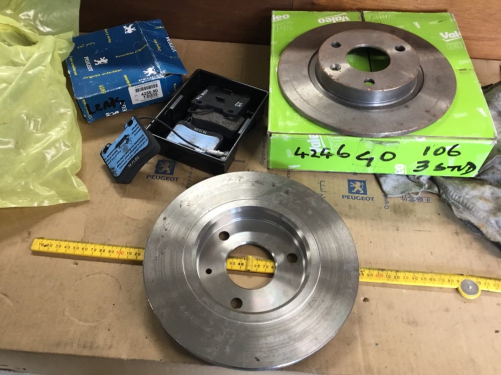 Genuine Peugeot 106 citroen saxo AX 238mm FRONT Brake Discs & pad 4249C5 4246GO